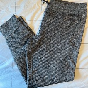 LULULEMON - engineered warmth jogger - new without tags - size 12